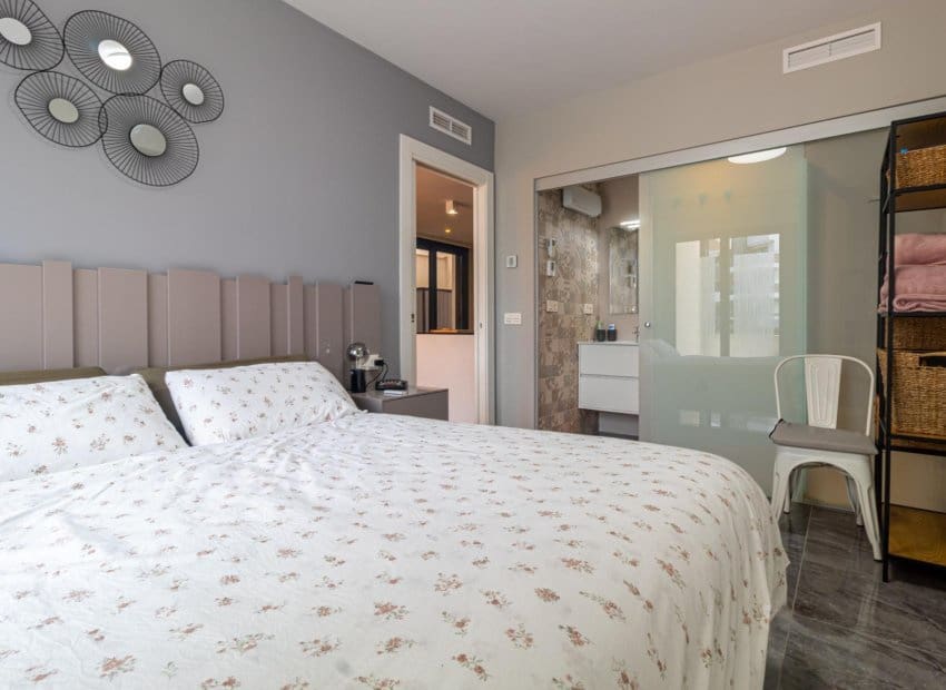 2 soveværelse Lejlighed til salg i Orihuela Costa med swimmingpool - € 269.000 (Ref: 9211137)