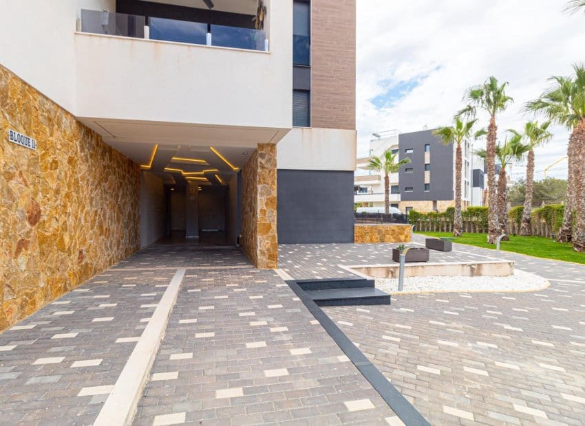 2 soveværelse Lejlighed til salg i Orihuela Costa med swimmingpool - € 269.000 (Ref: 9211137)