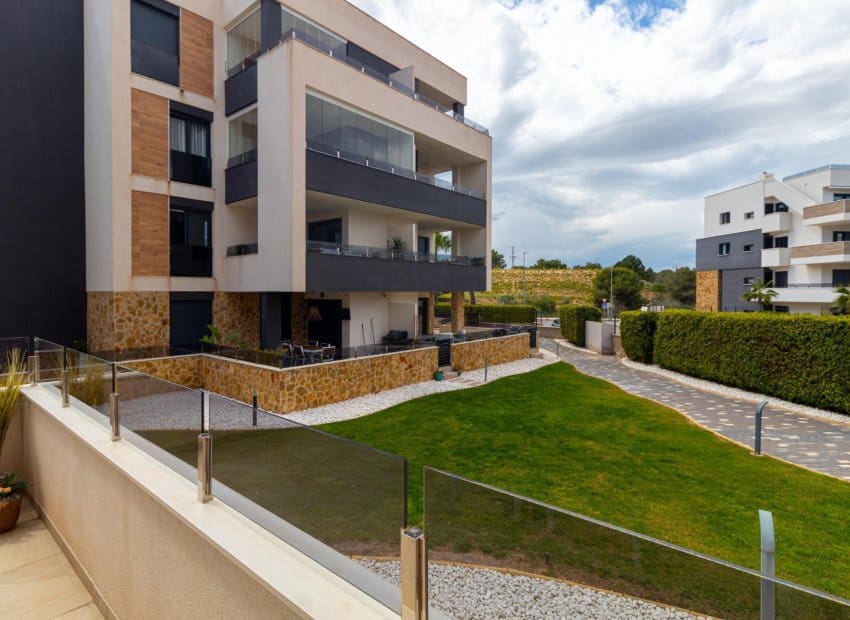 2 soveværelse Lejlighed til salg i Orihuela Costa med swimmingpool - € 269.000 (Ref: 9211137)