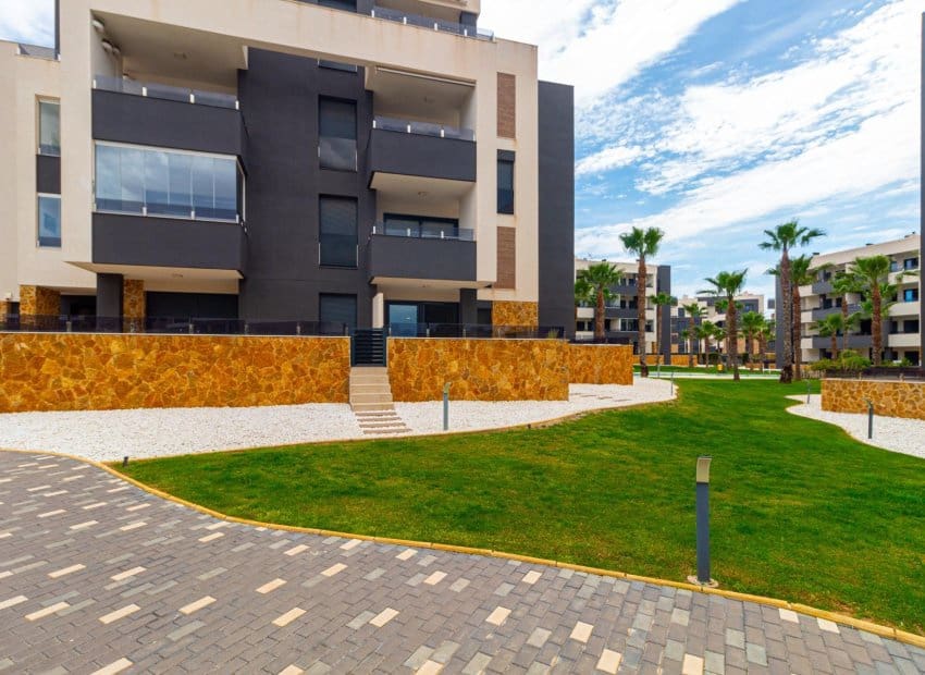 2 soveværelse Lejlighed til salg i Orihuela Costa med swimmingpool - € 269.000 (Ref: 9211137)