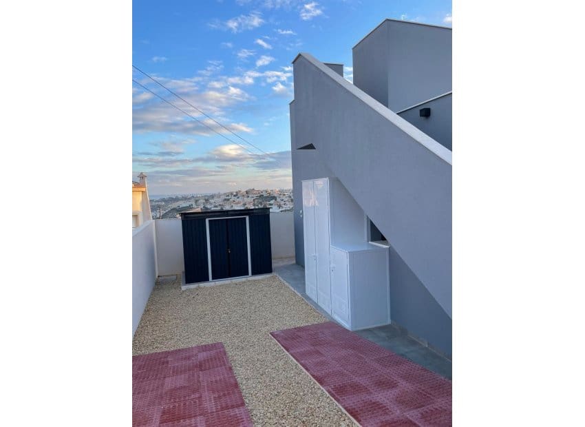 2 bedroom Villa for sale in Ciudad Quesada with pool - € 340,000 (Ref: 9211139)