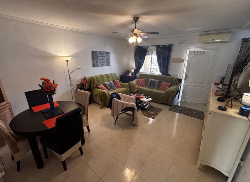 3 slaapkamer Halfvrijstaande villa te koop in Dona Pepa met zwembad - € 249.995 (Ref: 9211142)