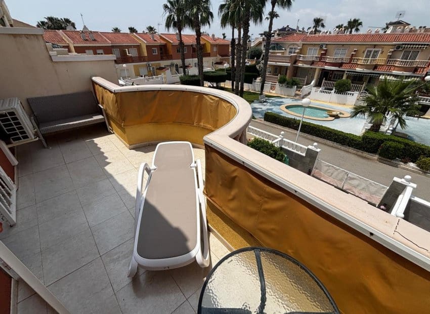 3 slaapkamer Halfvrijstaande villa te koop in Dona Pepa met zwembad - € 249.995 (Ref: 9211142)