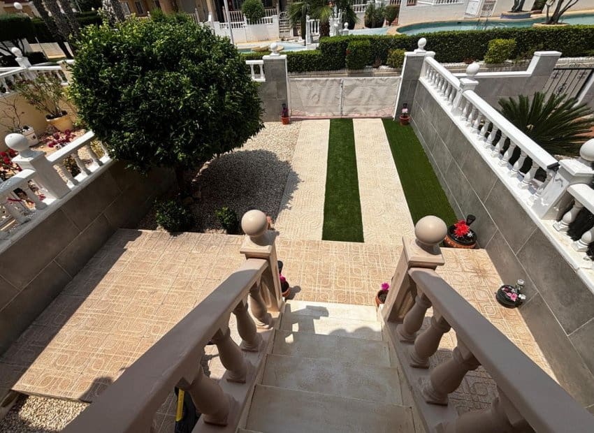 3 slaapkamer Halfvrijstaande villa te koop in Dona Pepa met zwembad - € 249.995 (Ref: 9211142)