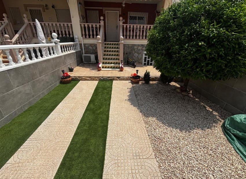 3 slaapkamer Halfvrijstaande villa te koop in Dona Pepa met zwembad - € 249.995 (Ref: 9211142)