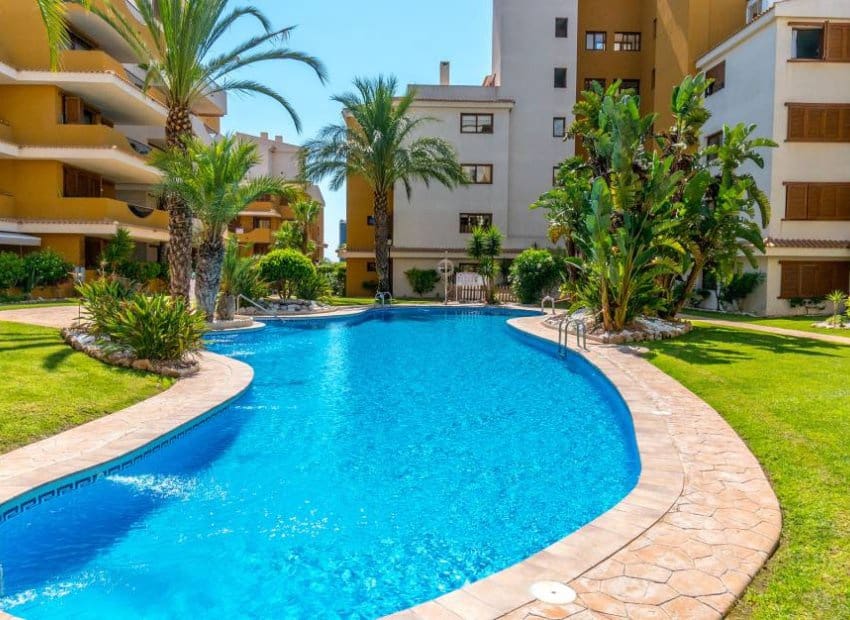 2 sovrum Lägenhet till salu i Punta Prima med pool - 245 000 € (Ref: 9211147)