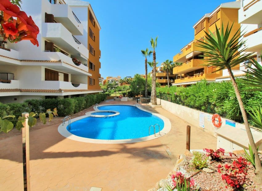 2 sovrum Lägenhet till salu i Punta Prima med pool - 245 000 € (Ref: 9211147)