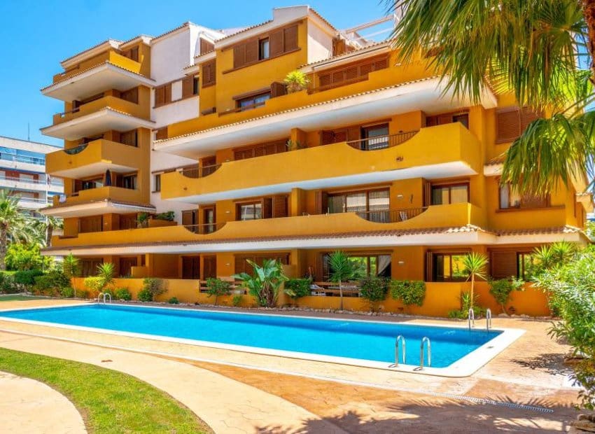 2 sovrum Lägenhet till salu i Punta Prima med pool - 245 000 € (Ref: 9211147)