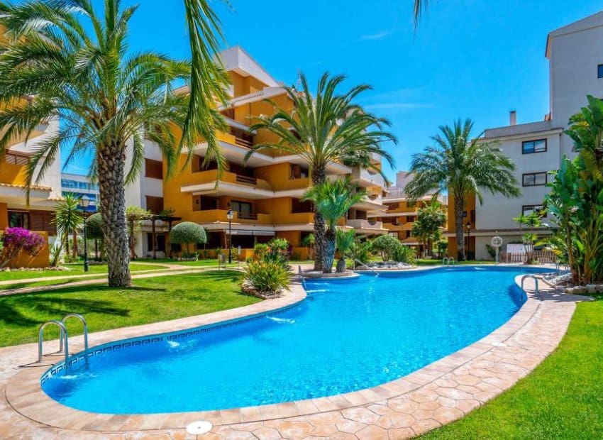 2 sovrum Lägenhet till salu i Punta Prima med pool - 245 000 € (Ref: 9211147)