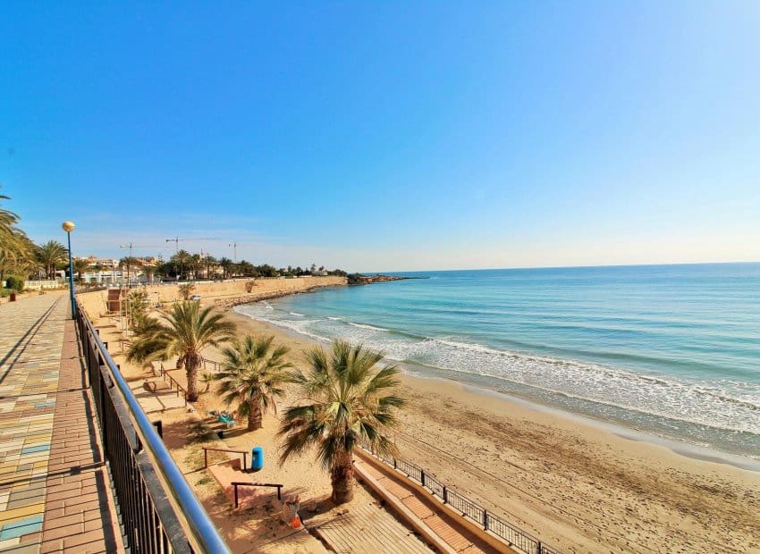 2 sovrum Lägenhet till salu i Punta Prima med pool - 245 000 € (Ref: 9211147)