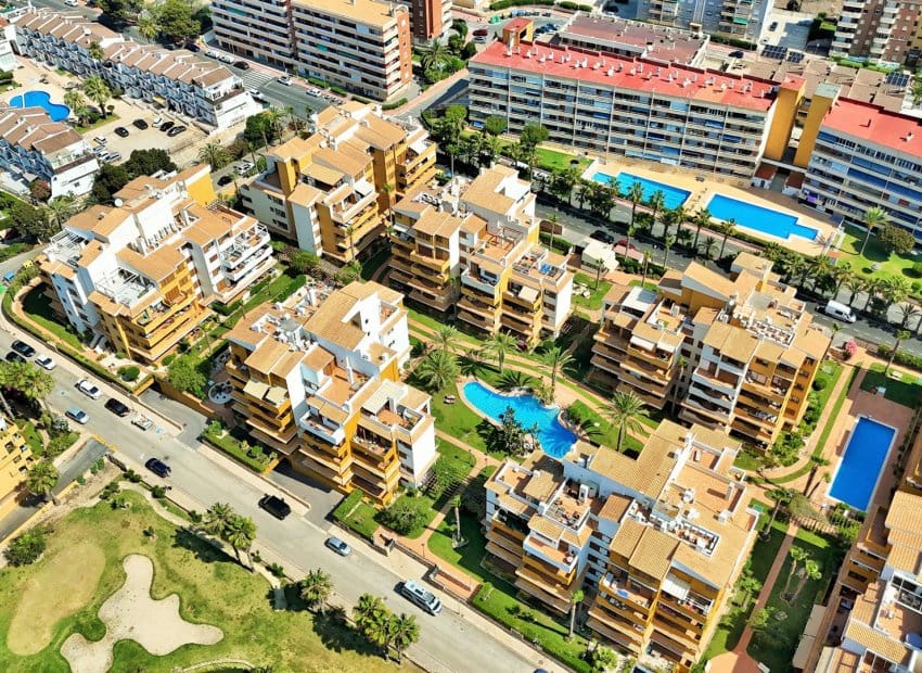 2 sovrum Lägenhet till salu i Punta Prima med pool - 245 000 € (Ref: 9211147)