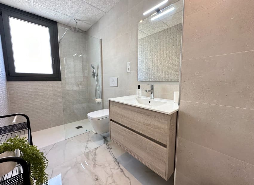 2 makuuhuone Kattohuoneisto myytävänä paikassa Playa Flamenca mukana uima-altaan - 595 000 € (Ref: 9211148)