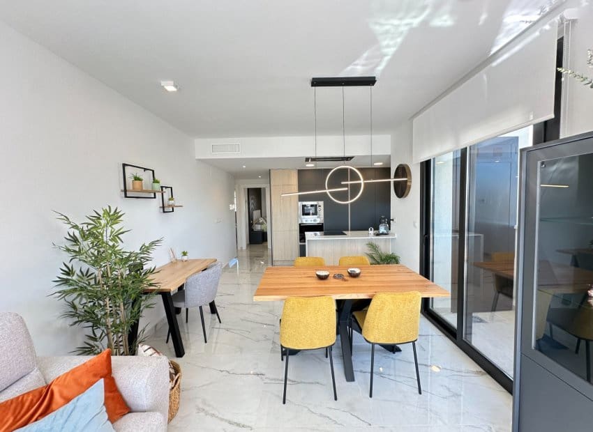 2 makuuhuone Kattohuoneisto myytävänä paikassa Playa Flamenca mukana uima-altaan - 595 000 € (Ref: 9211148)