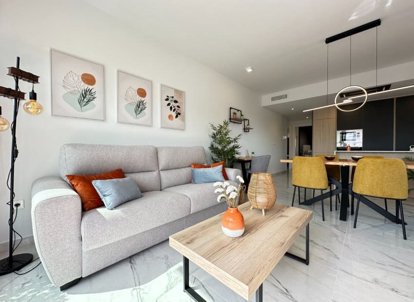 2 makuuhuone Kattohuoneisto myytävänä paikassa Playa Flamenca mukana uima-altaan - 595 000 € (Ref: 9211148)