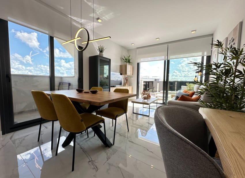 2 makuuhuone Kattohuoneisto myytävänä paikassa Playa Flamenca mukana uima-altaan - 595 000 € (Ref: 9211148)