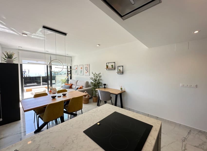 2 makuuhuone Kattohuoneisto myytävänä paikassa Playa Flamenca mukana uima-altaan - 595 000 € (Ref: 9211148)