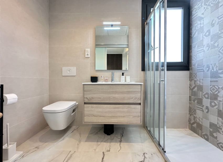 2 makuuhuone Kattohuoneisto myytävänä paikassa Playa Flamenca mukana uima-altaan - 595 000 € (Ref: 9211148)