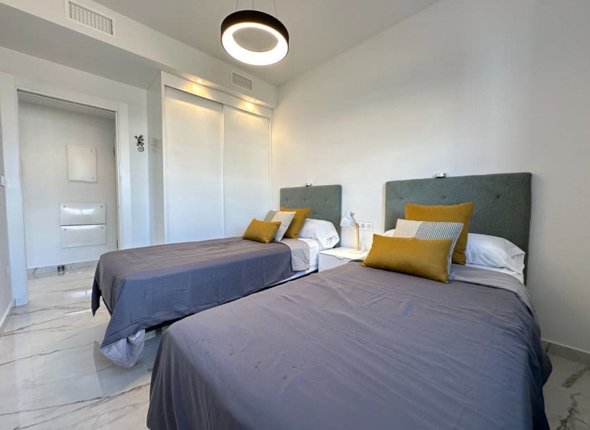 2 makuuhuone Kattohuoneisto myytävänä paikassa Playa Flamenca mukana uima-altaan - 595 000 € (Ref: 9211148)