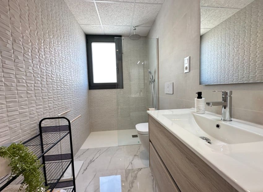 2 makuuhuone Kattohuoneisto myytävänä paikassa Playa Flamenca mukana uima-altaan - 595 000 € (Ref: 9211148)