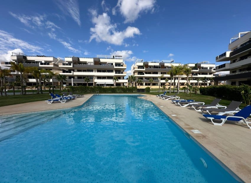 2 makuuhuone Kattohuoneisto myytävänä paikassa Playa Flamenca mukana uima-altaan - 595 000 € (Ref: 9211148)