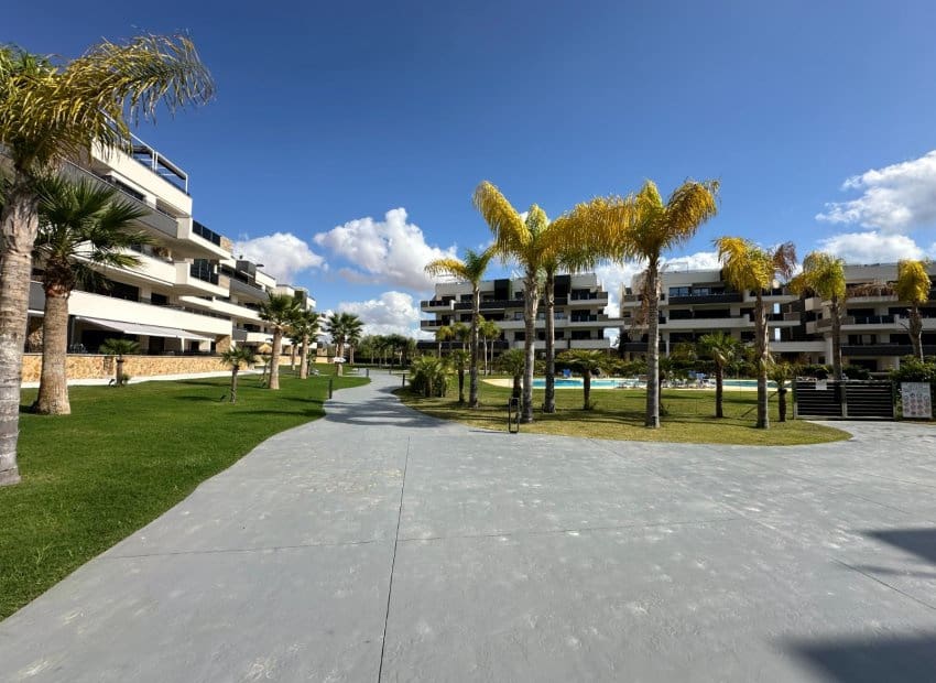 2 makuuhuone Kattohuoneisto myytävänä paikassa Playa Flamenca mukana uima-altaan - 595 000 € (Ref: 9211148)