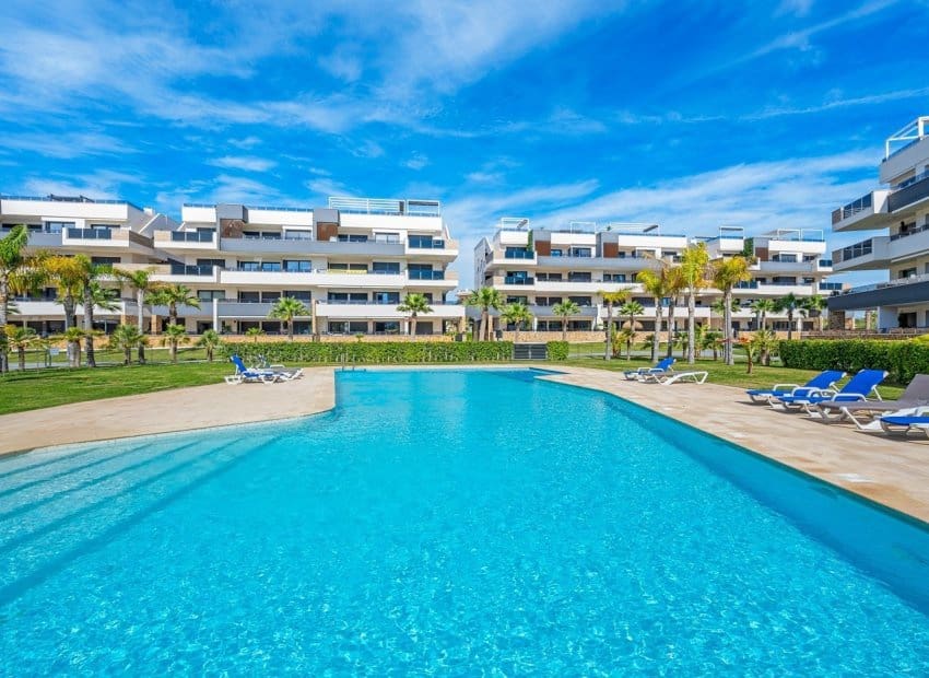 2 makuuhuone Kattohuoneisto myytävänä paikassa Playa Flamenca mukana uima-altaan - 595 000 € (Ref: 9211148)