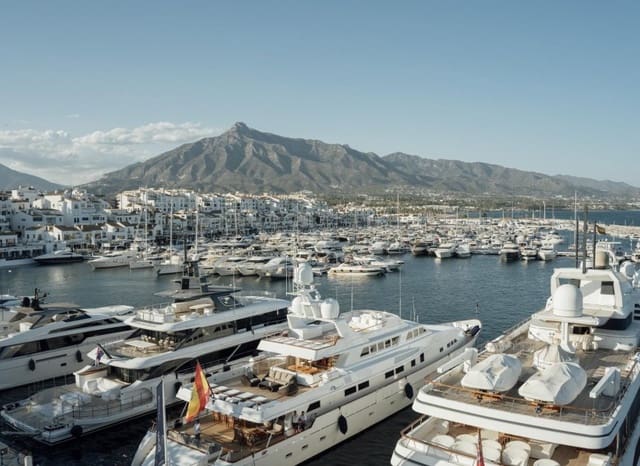 3 chambre Appartement à vendre à Nueva Andalucía Centro, Marbella avec piscine - 981 000 € (Ref: 9211158)