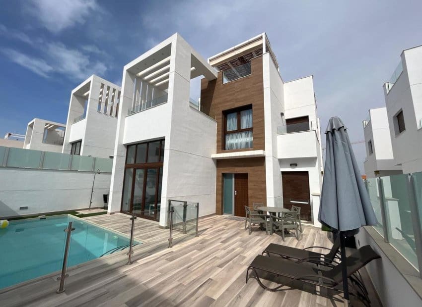 3 quarto Moradia para venda em Los Balcones com piscina - 479 000 € (Ref: 9211164)