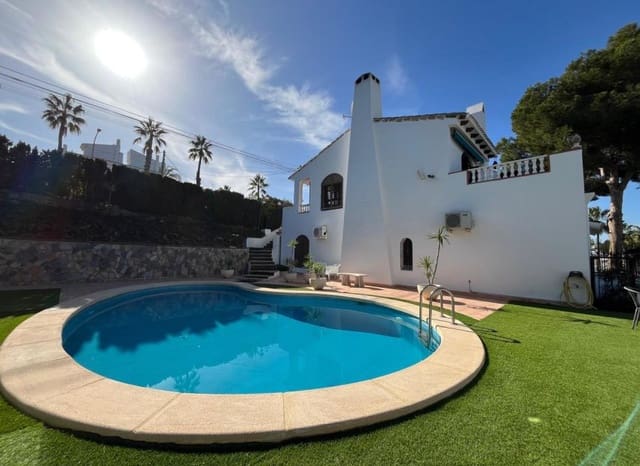 4 bedroom Villa for sale in Villamartin, Orihuela with pool - € 810,000 (Ref: 9211166)