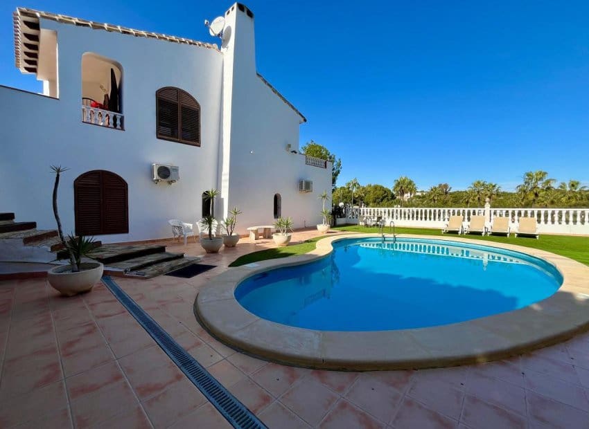 4 camera da letto Villa in vendita in Villamartin con piscina - 810.000 € (Rif: 9211166)