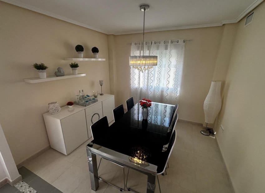 2 soverom Kjedet enebolig til salgs i Ciudad Quesada med svømmebasseng - € 225 000 (Ref: 9211188)