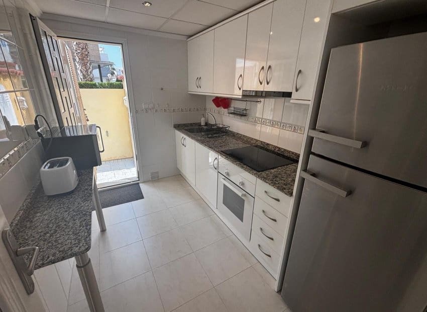 2 soverom Kjedet enebolig til salgs i Ciudad Quesada med svømmebasseng - € 225 000 (Ref: 9211188)