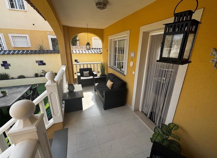 2 soverom Kjedet enebolig til salgs i Ciudad Quesada med svømmebasseng - € 225 000 (Ref: 9211188)