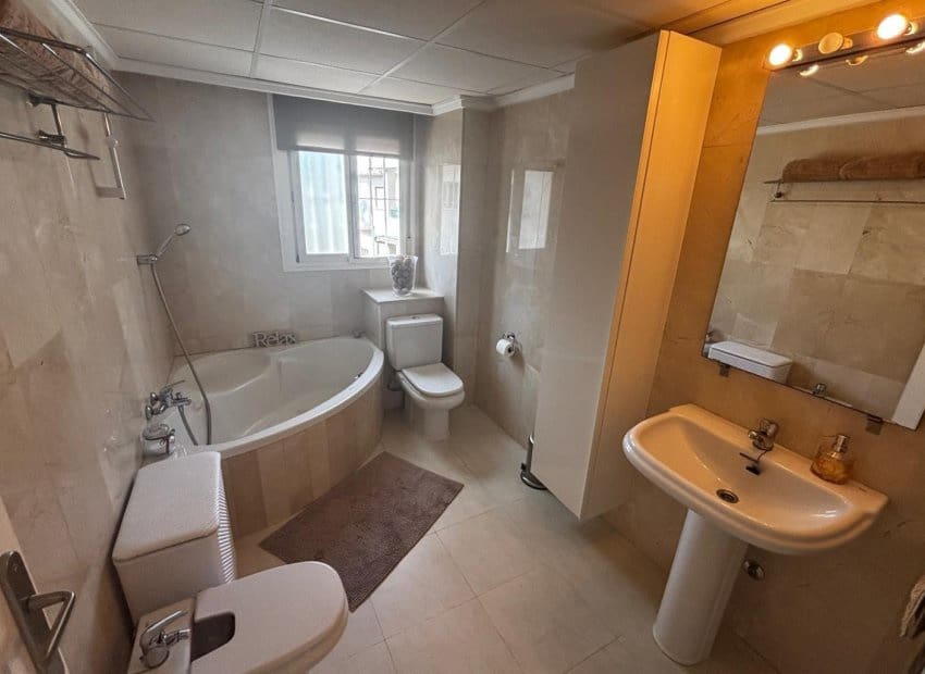 2 soverom Kjedet enebolig til salgs i Ciudad Quesada med svømmebasseng - € 225 000 (Ref: 9211188)