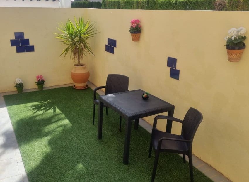 2 soverom Kjedet enebolig til salgs i Ciudad Quesada med svømmebasseng - € 225 000 (Ref: 9211188)