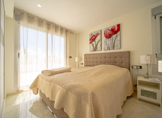 Chalet de 3 habitaciones en Lomas de Cabo Roig - Los Dolses, Orihuela en venta con piscina - 389.000 € (Ref: 9211189)