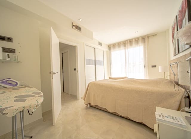 Chalet de 3 habitaciones en Lomas de Cabo Roig - Los Dolses, Orihuela en venta con piscina - 389.000 € (Ref: 9211189)