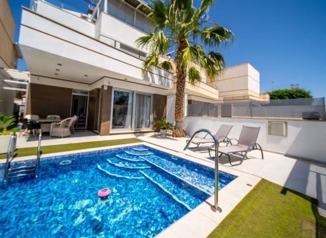 Chalet de 3 habitaciones en Lomas de Cabo Roig - Los Dolses, Orihuela en venta con piscina - 389.000 € (Ref: 9211189)