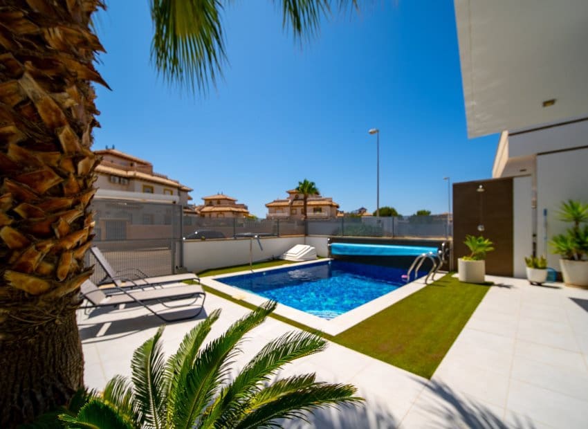 3 camera da letto Villa in vendita in Orihuela Costa con piscina - 389.000 € (Rif: 9211189)