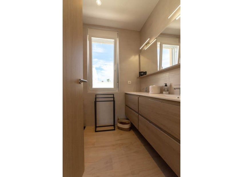 4 chambre Villa/Maison à vendre à Torrevieja avec piscine - 780 000 € (Ref: 9211196)