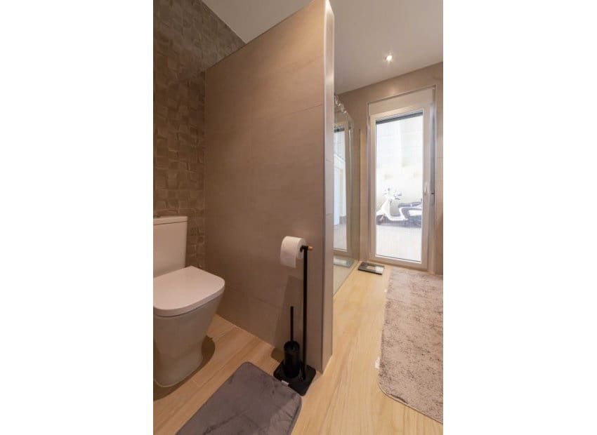 4 chambre Villa/Maison à vendre à Torrevieja avec piscine - 780 000 € (Ref: 9211196)