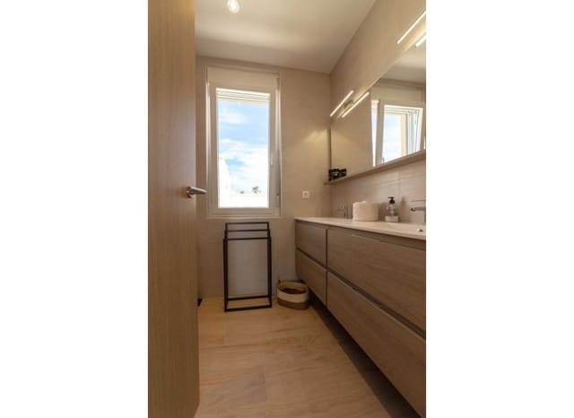 4 chambre Villa/Maison à vendre à El Chaparral - La Siesta - La Torreta, Torrevieja avec piscine - 780 000 € (Ref: 9211196)