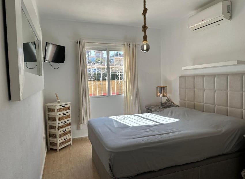 4 sypialnia Dom blizniak na sprzedaż w San Miguel de Salinas z basenem - 189 995 € (Ref: 9211203)