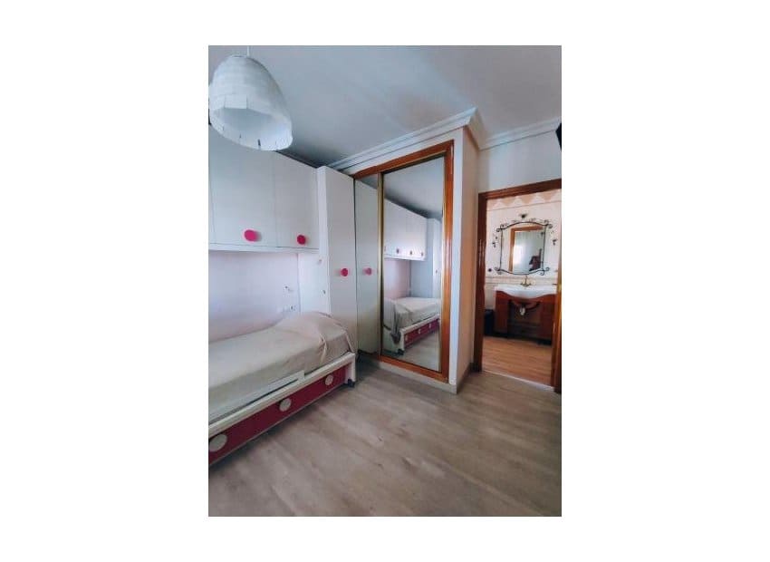 Chalet de 6 habitaciones en Aguas Nuevas en venta con piscina - 549.900 € (Ref: 9211206)