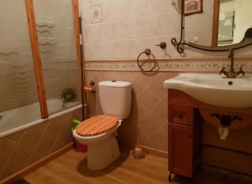 Chalet de 6 habitaciones en Aguas Nuevas en venta con piscina - 549.900 € (Ref: 9211206)