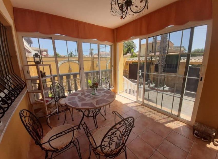 Chalet de 6 habitaciones en Aguas Nuevas en venta con piscina - 549.900 € (Ref: 9211206)