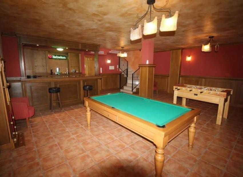 Chalet de 6 habitaciones en Aguas Nuevas en venta con piscina - 549.900 € (Ref: 9211206)