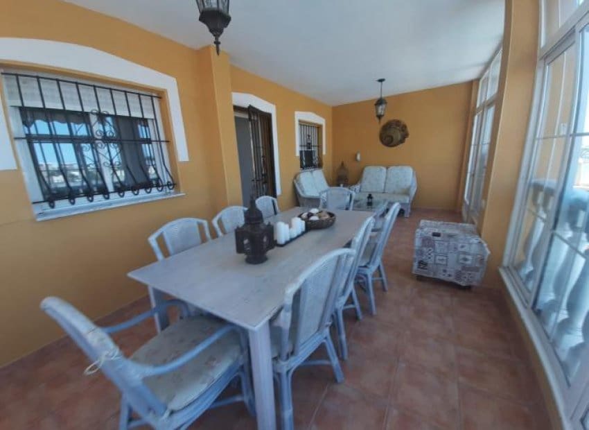 Chalet de 6 habitaciones en Aguas Nuevas en venta con piscina - 549.900 € (Ref: 9211206)