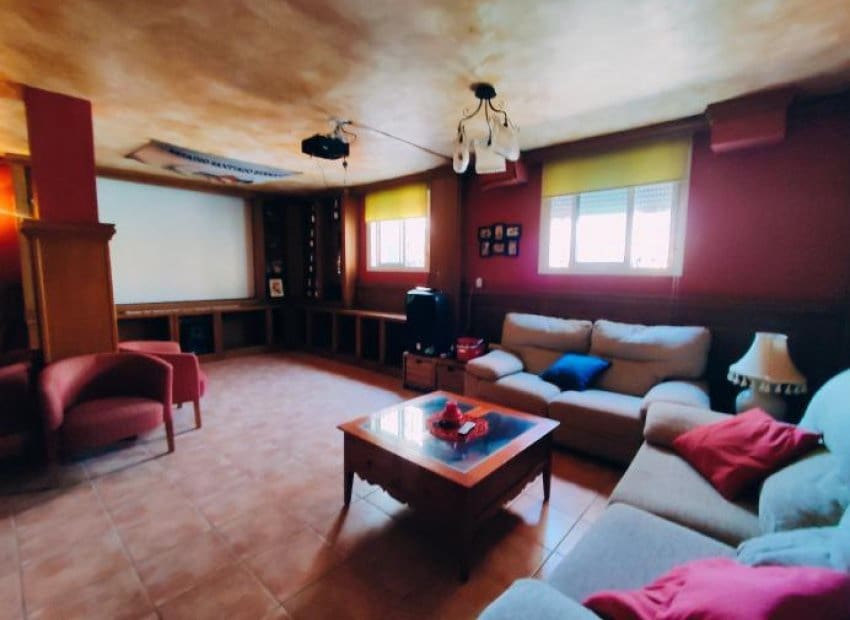 Chalet de 6 habitaciones en Aguas Nuevas en venta con piscina - 549.900 € (Ref: 9211206)