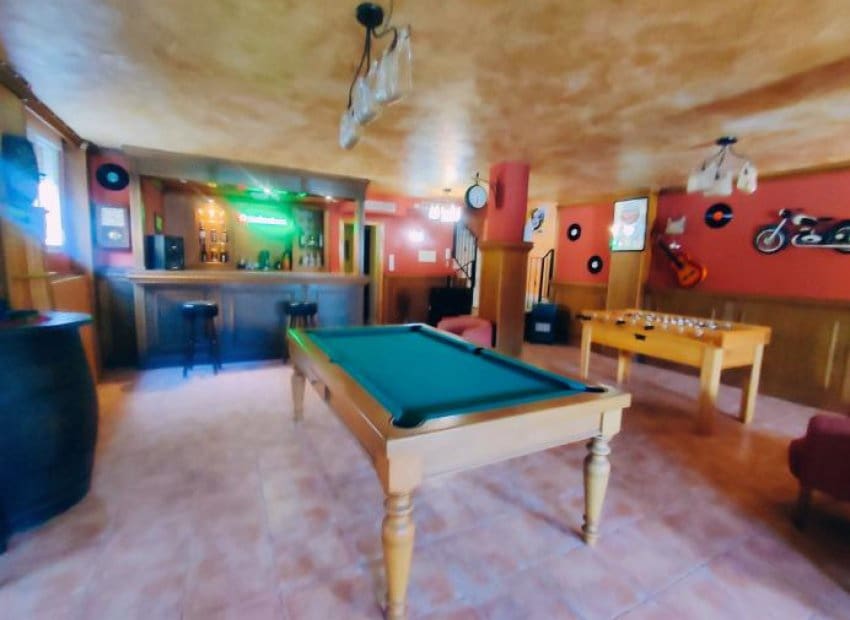 Chalet de 6 habitaciones en Aguas Nuevas en venta con piscina - 549.900 € (Ref: 9211206)